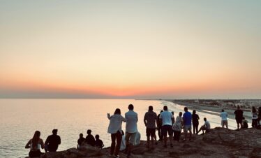 Travelers enjoying cliff views on East Salalah Safari