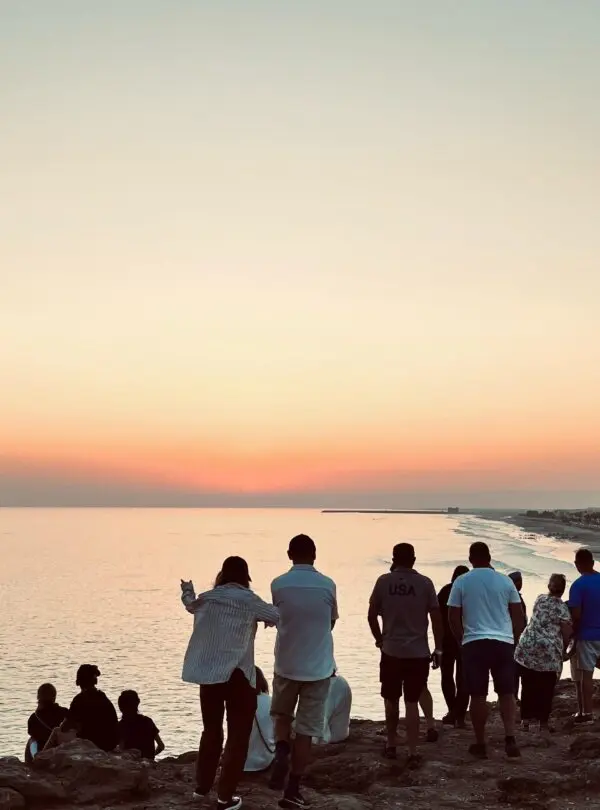 Travelers enjoying cliff views on East Salalah Safari