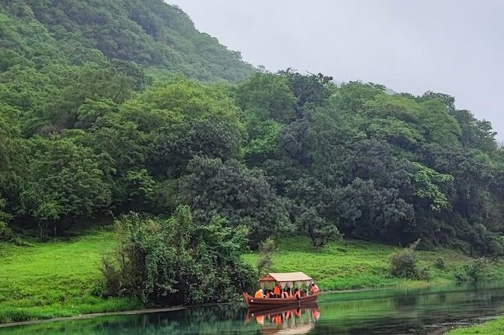 Wadi Darbat lake reflecting the surrounding green hills