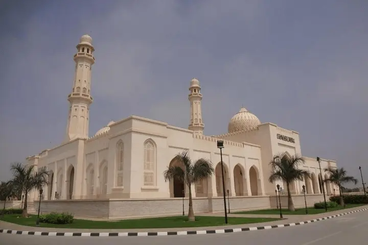 Sultan Qaboos Mosque Salalah architecture city tour