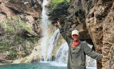 Guided hiking tour at Ayn Ghaidh Salalah