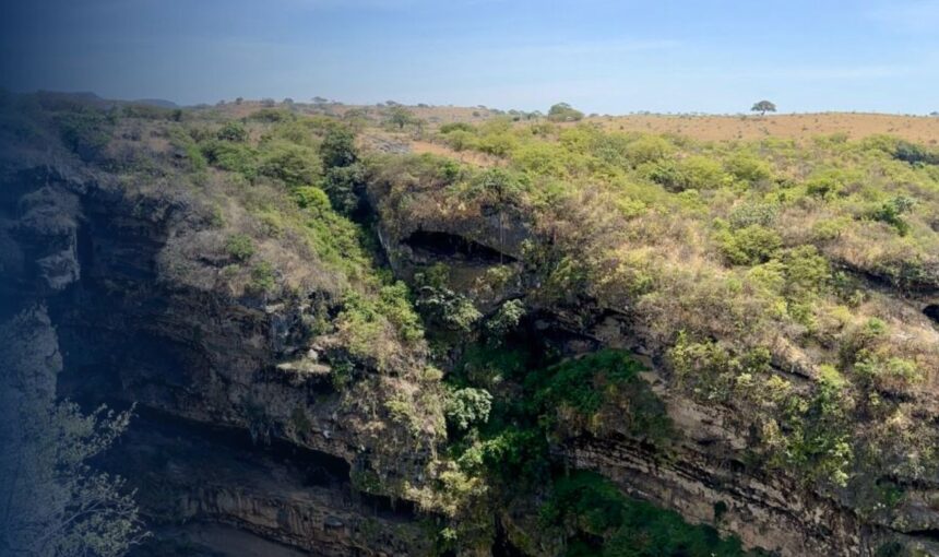 Tawi Atair Sinkhole in Salalah: Complete Visitor Guide (2026)