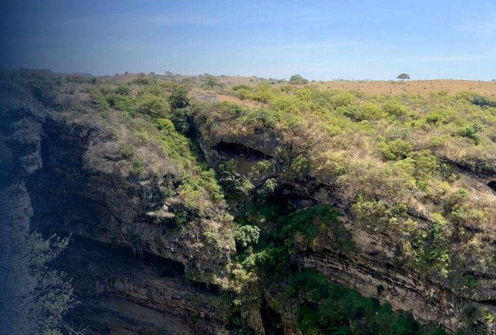 Tawi Atair Sinkhole in Salalah