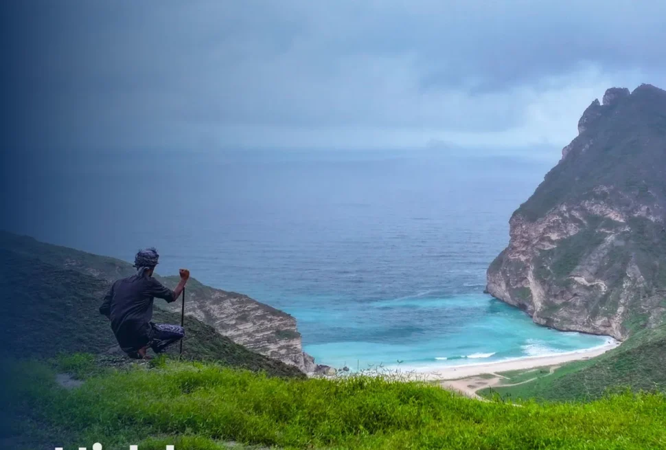 Hidden Beach Salalah coastal cliffs and turquoise water