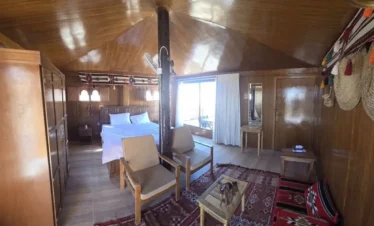 private desert lodge accommodation in Rub Al Khali desert camp